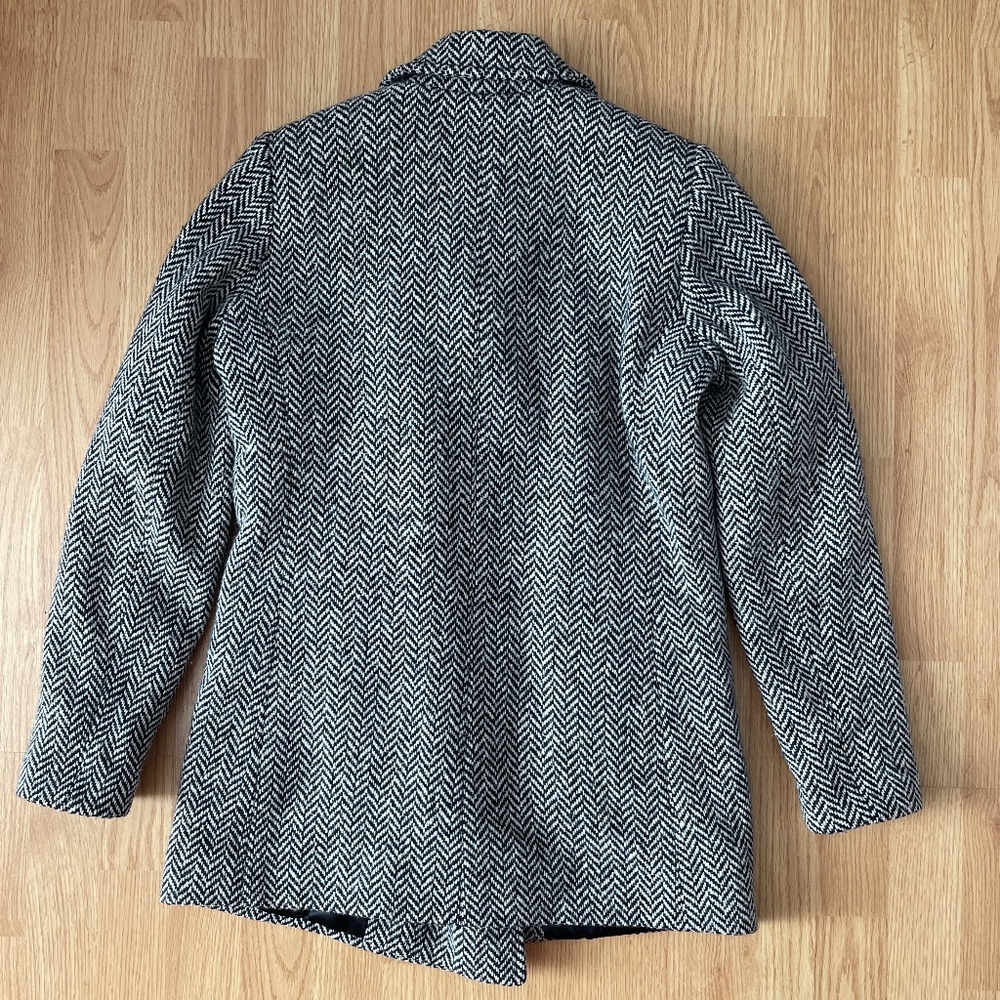 Women’s L.L. Bean Black and White Herringbone Cross Button Tweed Coat Size 4 - Picture 6 of 6